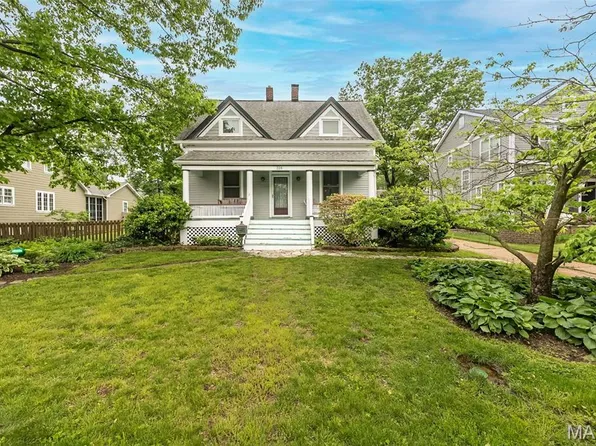 326 W Essex Ave, Saint Louis, MO 63122