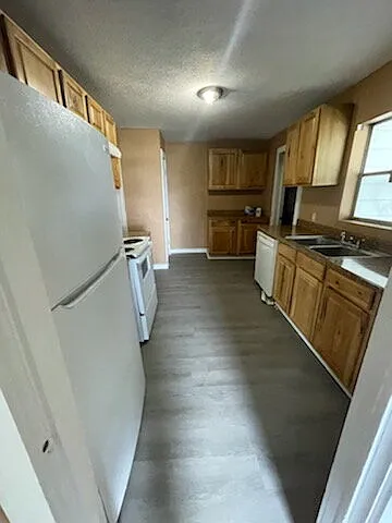 3 bed, 1.0 bath, $650 — Photo 4
