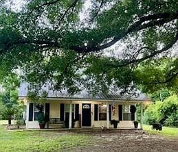 3 bed, 1.5 bath, 1424 sqft, $1,500 — Photo 1