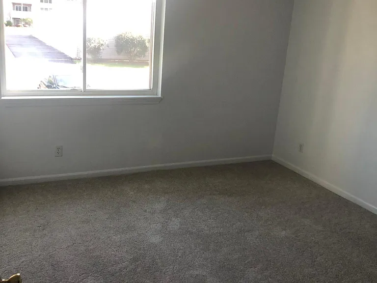 8402 Jasonville Ct SE — Photo 10