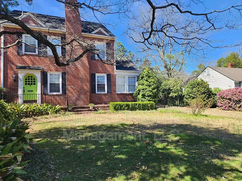 4 bed, 2.5 bath, 2590 sqft, $2,495 — Photo 2