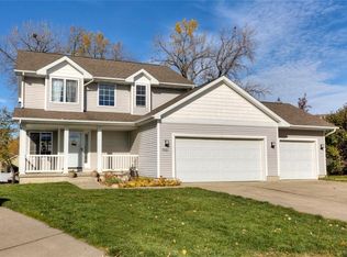 5001 Brook Ridge Cir, Des Moines, IA 50317