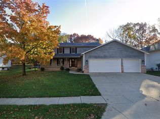 906 S Cedar Hill Dr, Decatur, IL 62521