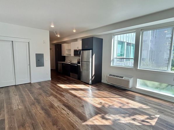 7424 N Saint Louis Ave #204