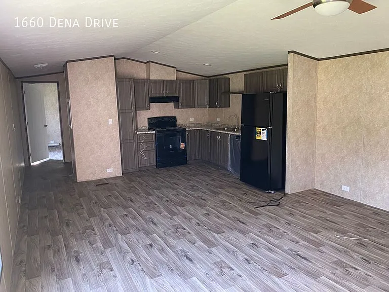 1660 Dena Dr — Photo 3