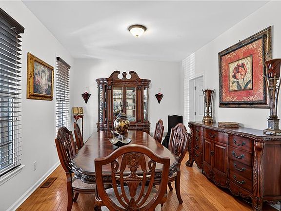 3rd image of 235 Elmbrook Ln