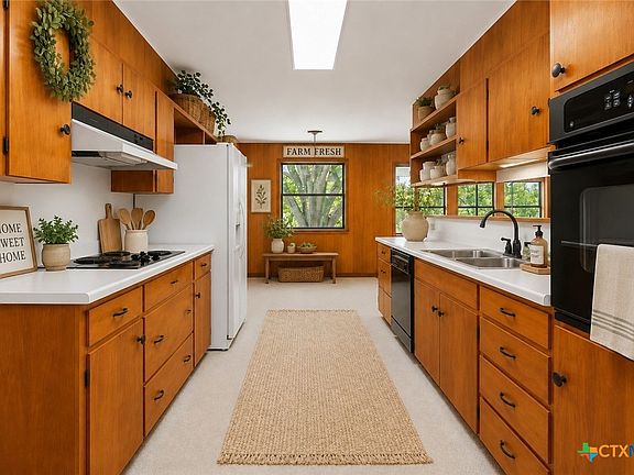 5th image of 874 Oak Ln