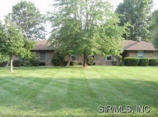 14 Belmont Pl, Maryville, IL