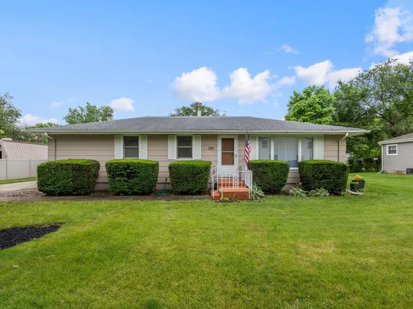 205 W Green St, Savoy, IL 61874