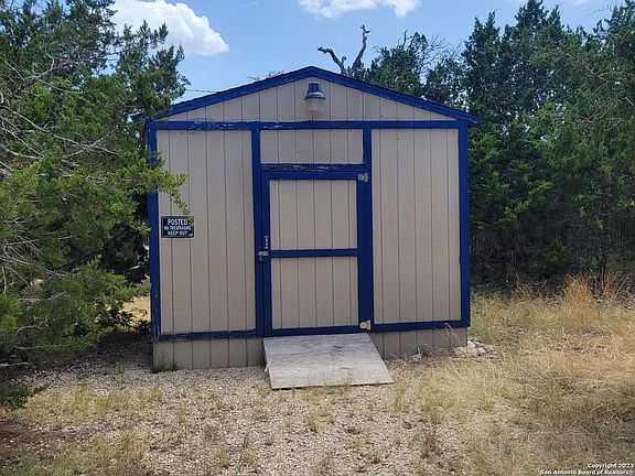 3rd image of 724 Private Road 1517