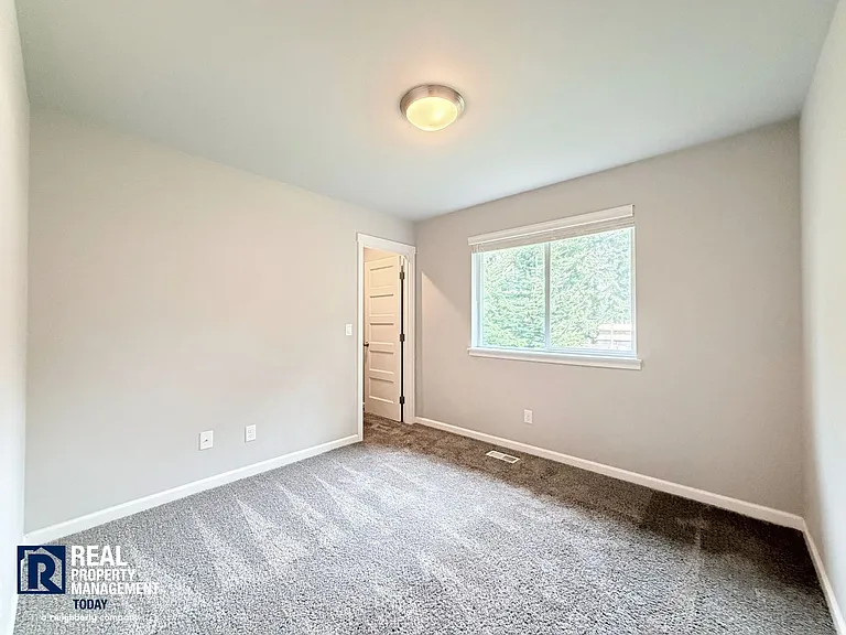 909 161st Street Ct E — Photo 17