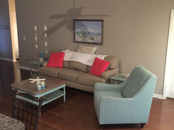 Living Room 16.7 x 13.8