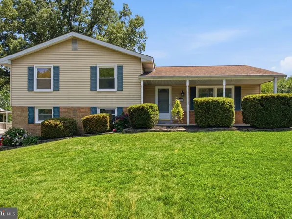1206 E Iberia Rd, Sterling, VA 20164