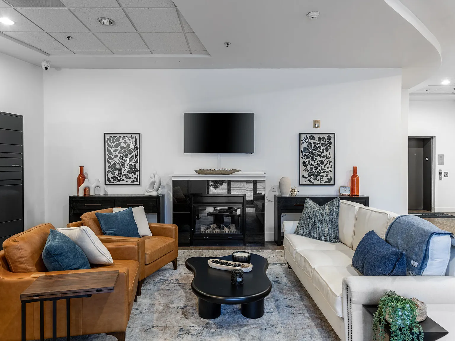 700 Broadway Apartments — Photo 4