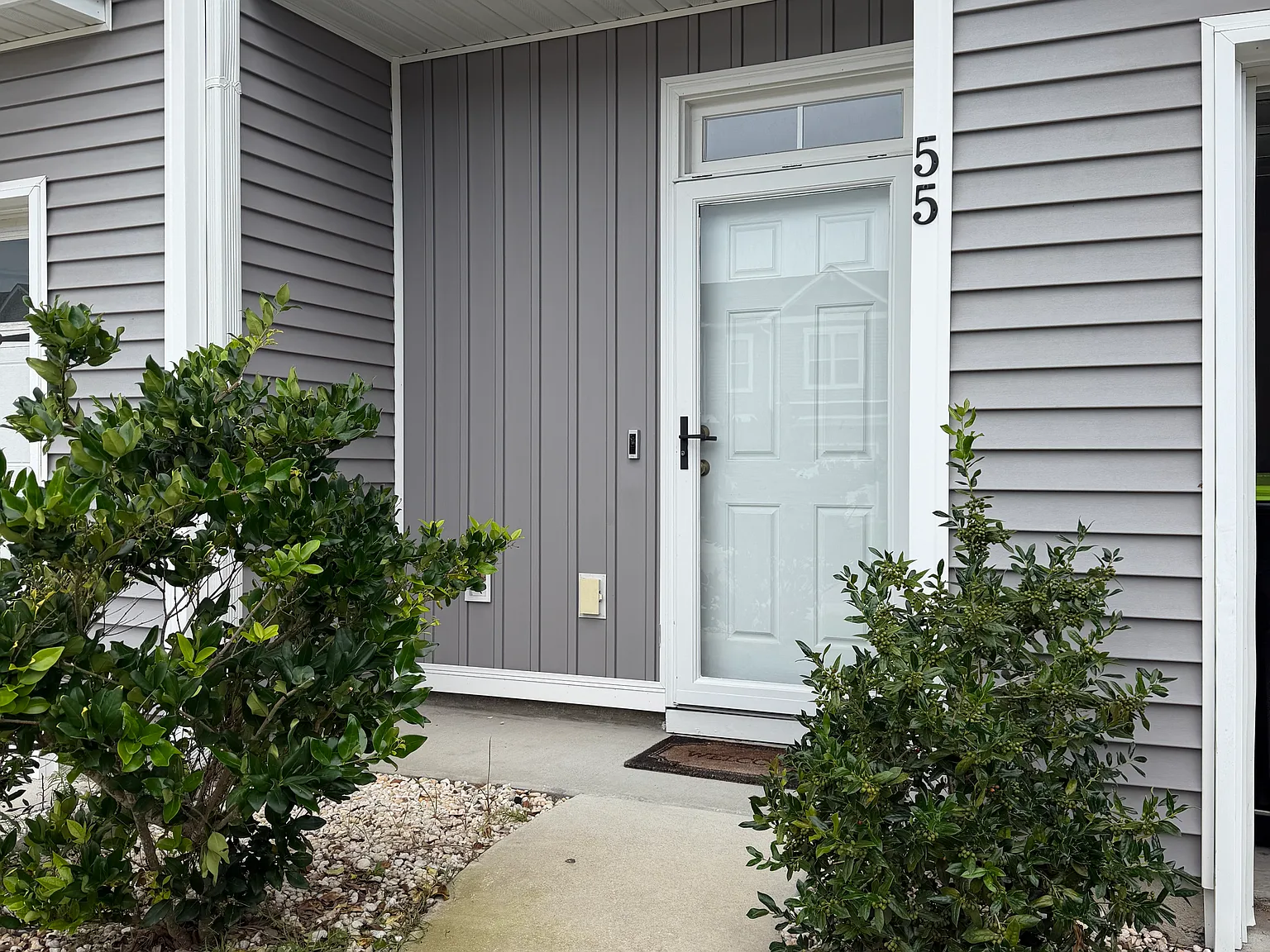 3 bed, 2.5 bath, 1710 sqft, $2,100 — Photo 1