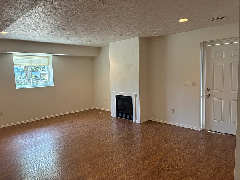823 E Bismark Ave — Photo 5