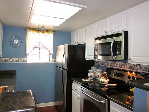 3rd image of 12055 Alta Carmel Ct Unit 179