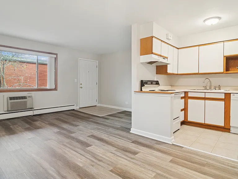 603 W Park Ave #202 — Photo 3