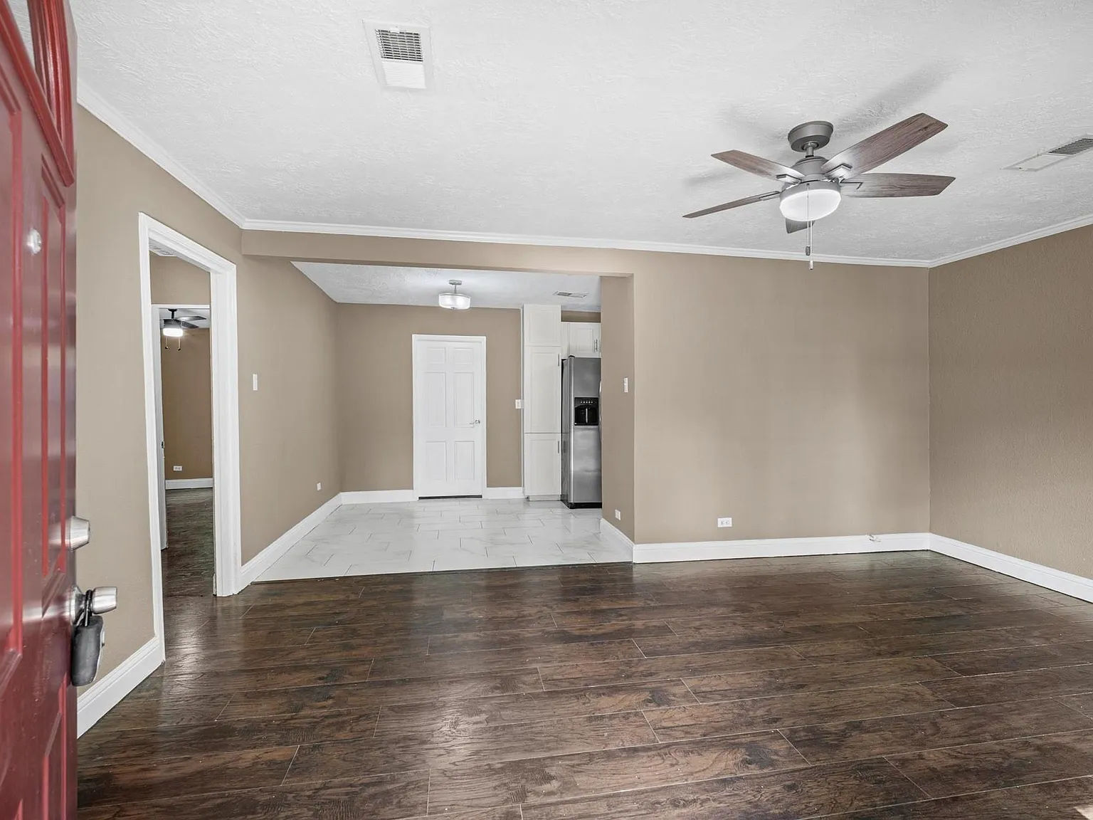 3 bed, 1.0 bath, 996 sqft, $1,600 — Photo 4