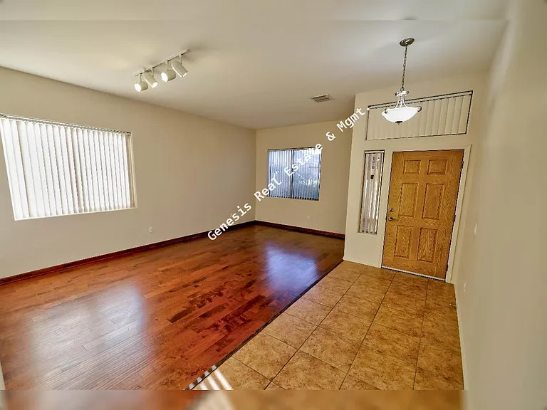 770 W Grantham St — Photo 13