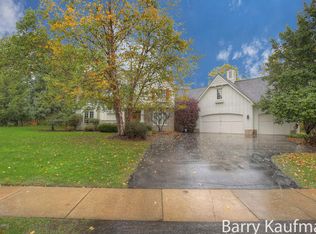 1825 Flowers Crossing Dr NE, Grand Rapids, MI 49525