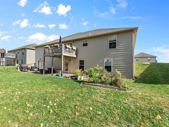 5th image of 1003 Hillcrest Dr