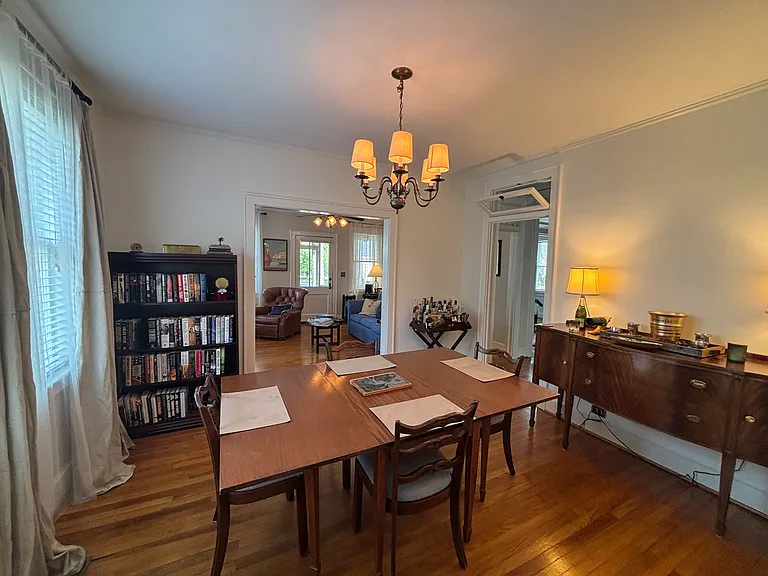 407 S Walker St — Photo 6