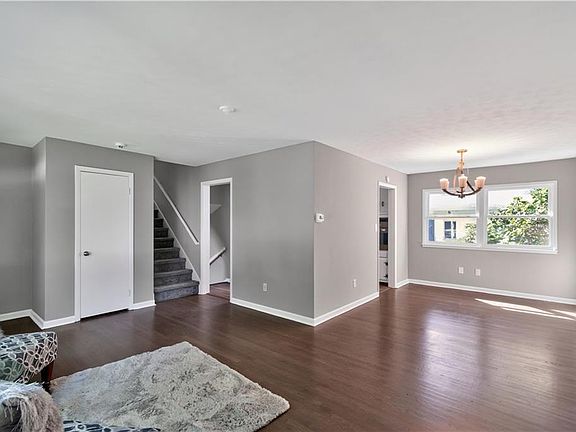 5th image of 40 Southwind Dr