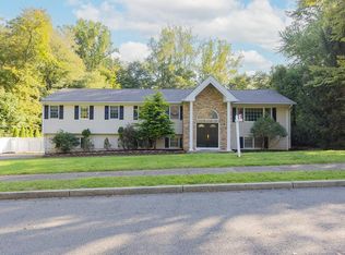 20 Linda Ln, Pearl River, NY 10965