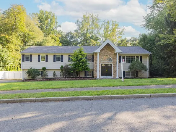 20 Linda Lane, Pearl River, NY 10965