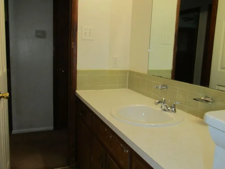 147 NE Dunlop St — Photo 5