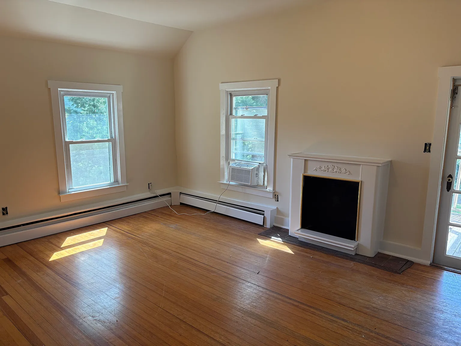 2 bed, 700 sqft, $2,200 — Photo 4
