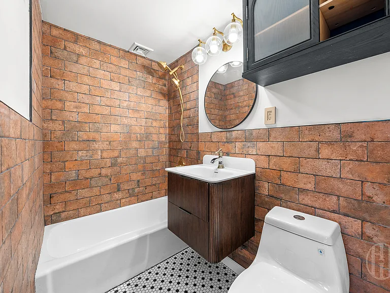 229 E 29th St #3E — Photo 9
