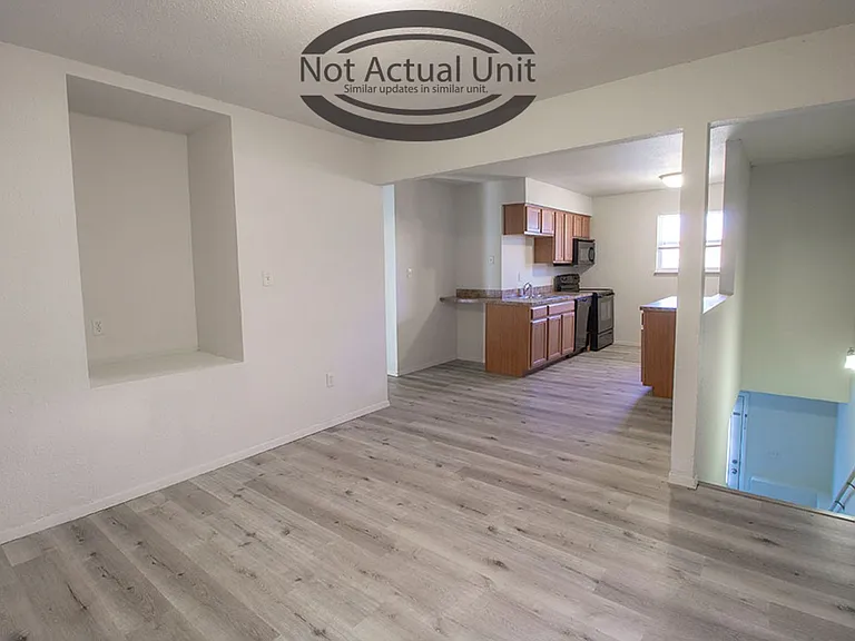 1013 W Ash St — Photo 4