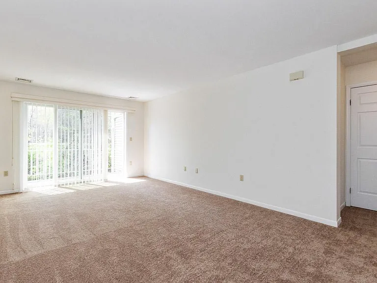 Bedford Lake Apartments — Photo 12