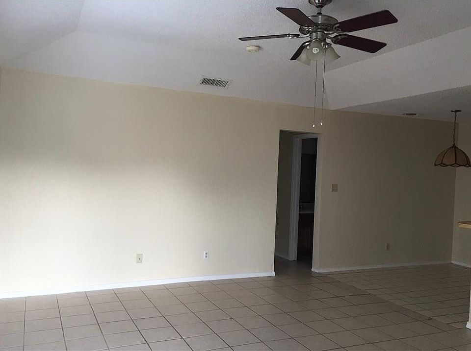 2nd image of 409 S Las Vegas Trl