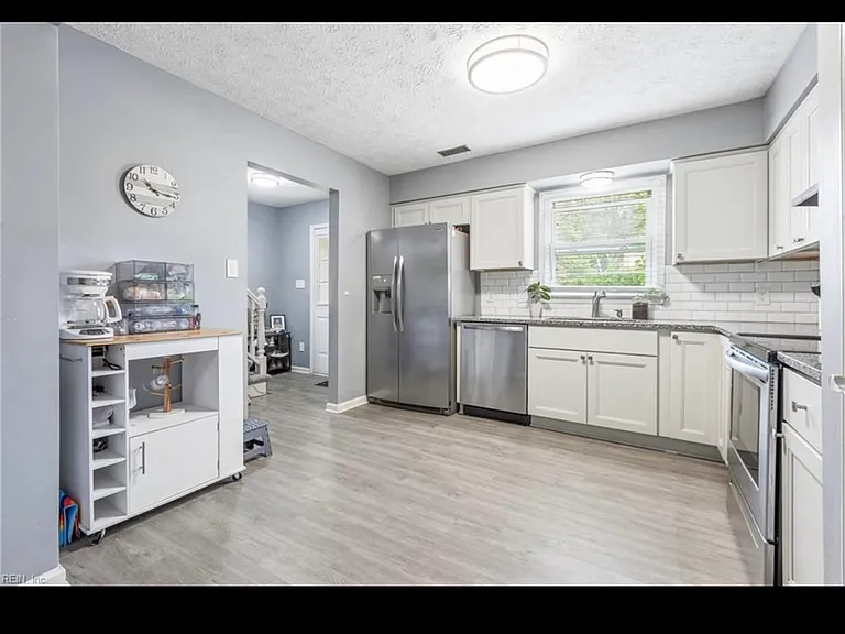 29 Glascow Way — Photo 2