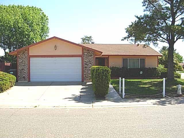 3 bedroom, 2 full baths, 1448 sq'