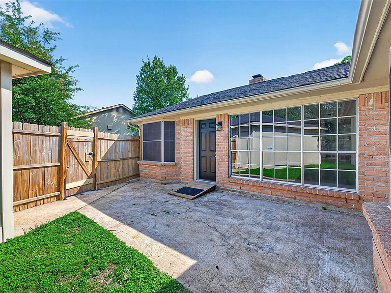22206 Red River Dr — Photo 20