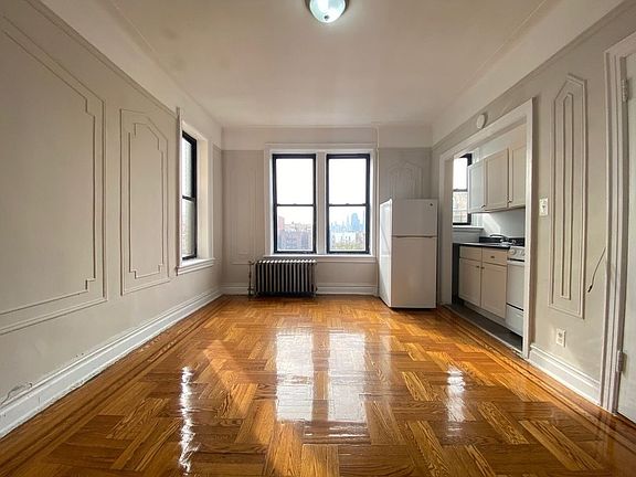 2nd image of 45-32 44th St #6T