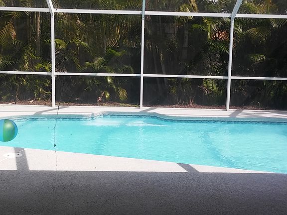 4th image of 1021 SE Albatross Ave