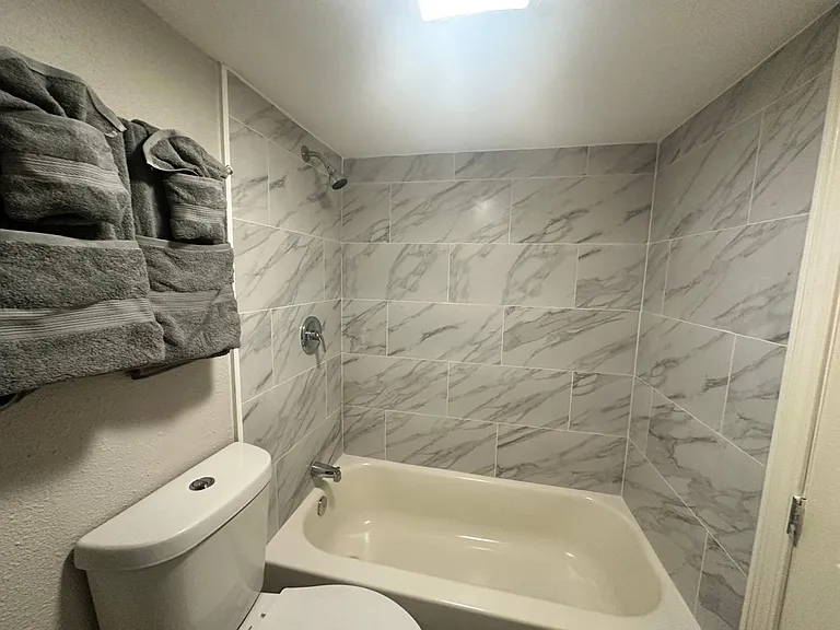 727 W 5th Alley St #2 — Photo 16