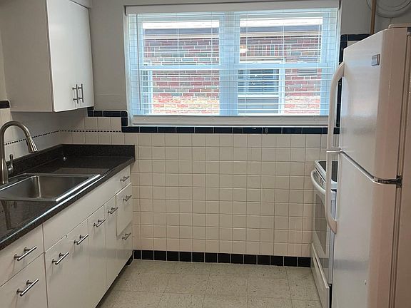 4th image of 5029 Jamieson Ave #2F
