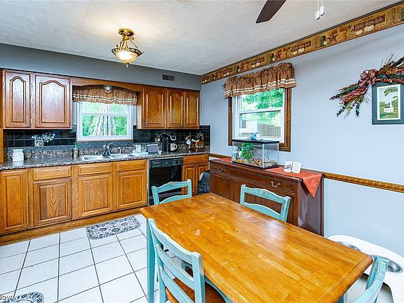 4th image of 41559 Edgehill Dr