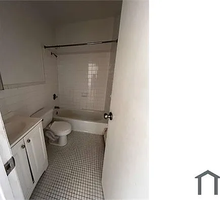18 N Broadway — Photo 9