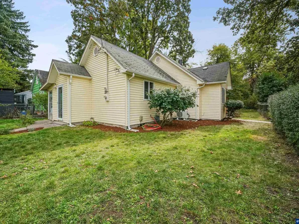 790 23rd St SE, Salem, OR 97301