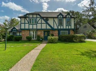 830 Forest Lake Dr, Seabrook, TX 77586
