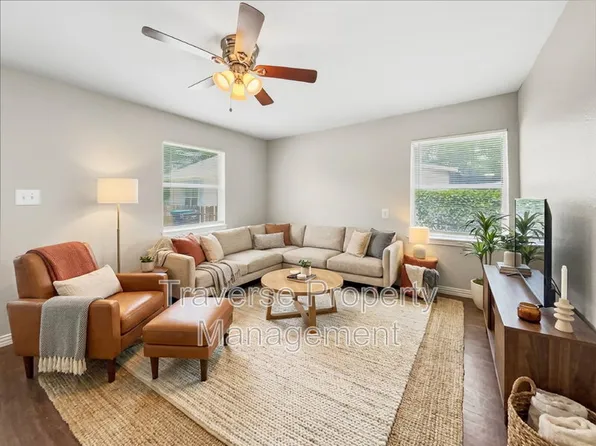1215 Lowe St, Fort Worth, TX 76110