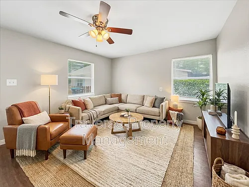 1215 Lowe St Photo 1