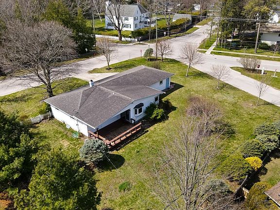 3rd image of 703 E Dixon Ave